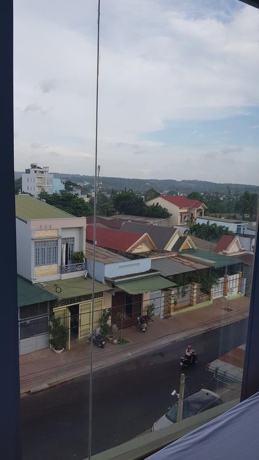 Manh Hung Hotel Buon Ma Thuot Exterior foto